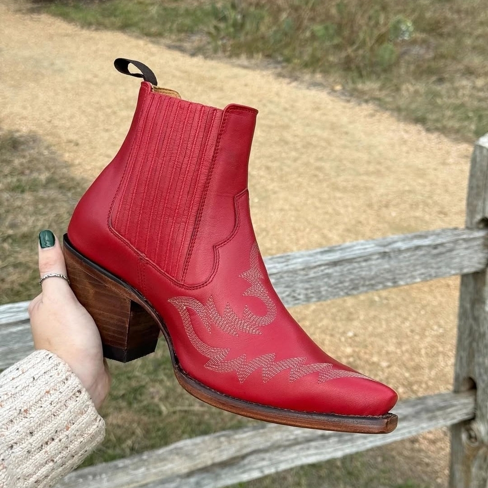 In search of Tecovas The Stella in cherry - 8 or 8.5